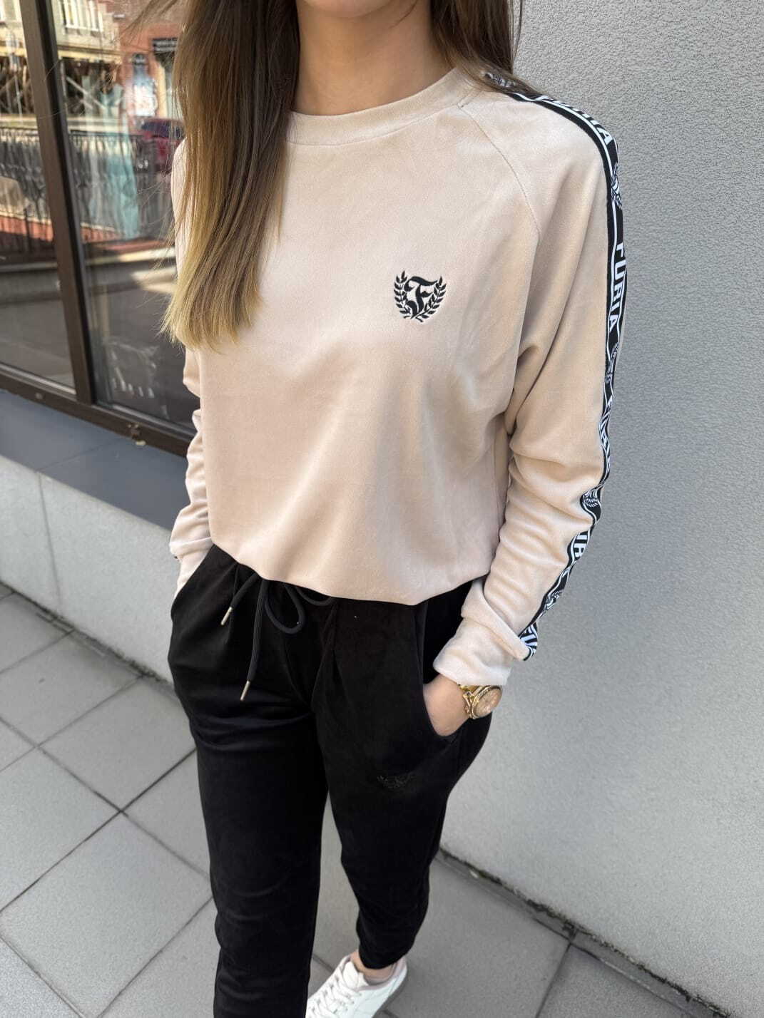 SKLEP FURIA Chandal femenino terciopelo beige-negro: imagen 1